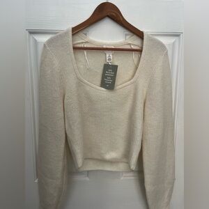 NWT H&M WOMEN'S LONG SLEEVE CREAM SWEATER- SMALL